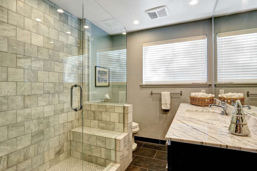 Bathroom-Shower-and-Steam-Room-In-Foley